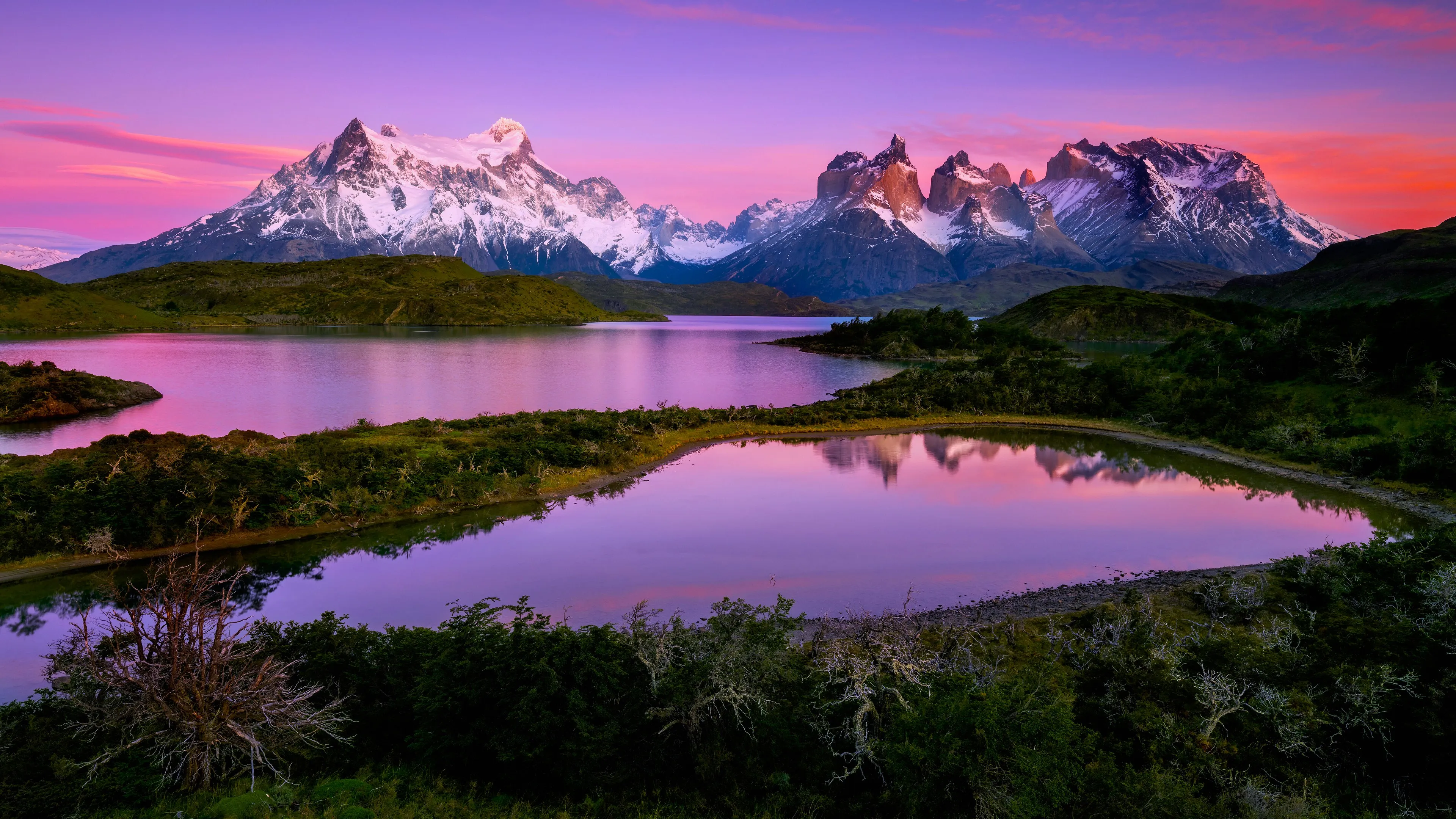 自然 景观 树木 水面 湖泊 天空 植物 倒影 山脉 岩石 雪峰 日出 雪山 4K壁纸