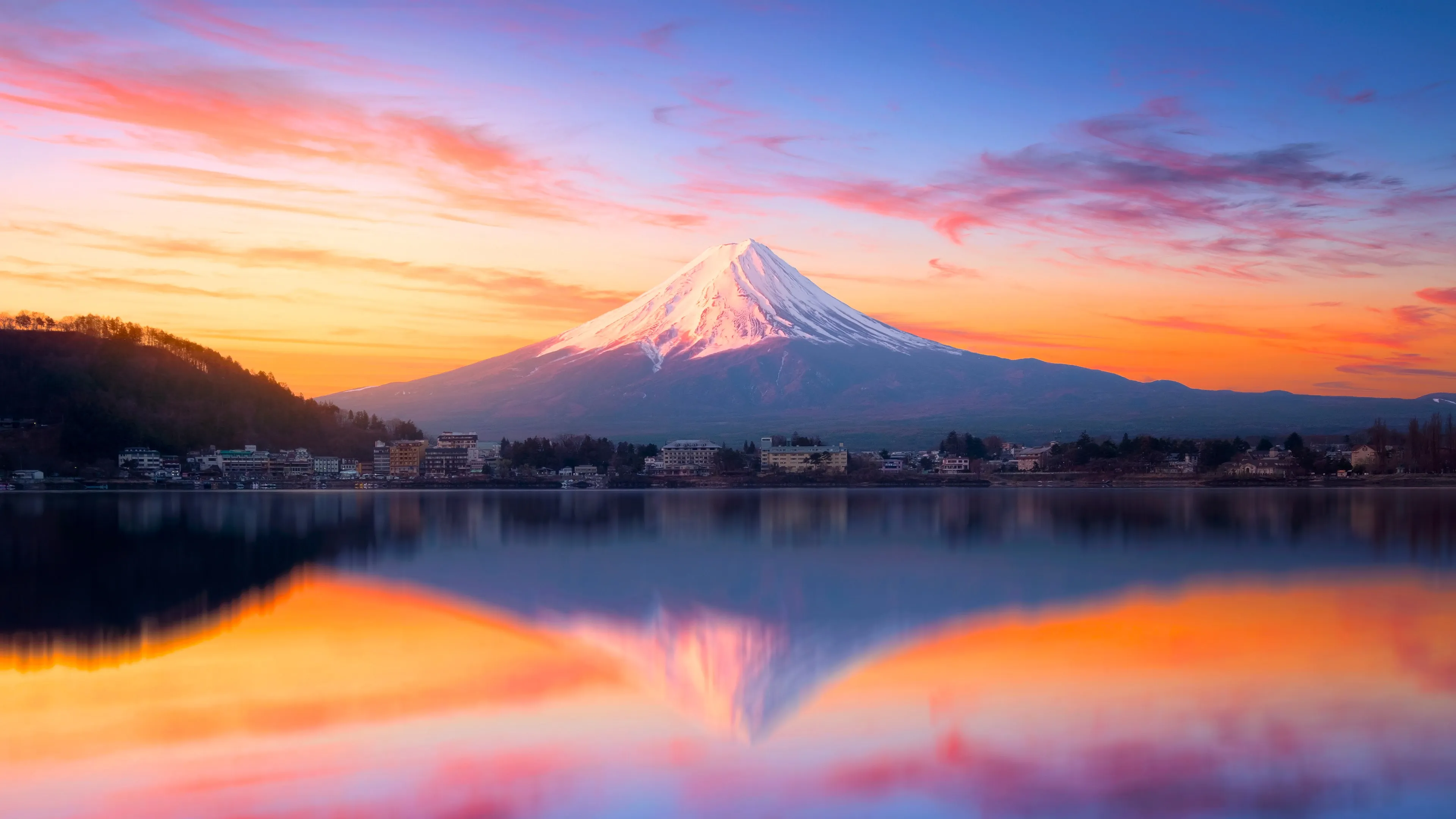 自然 风景 云 天空 雪山 山 水 湖 房屋 城镇 长泉 树木 4K壁纸