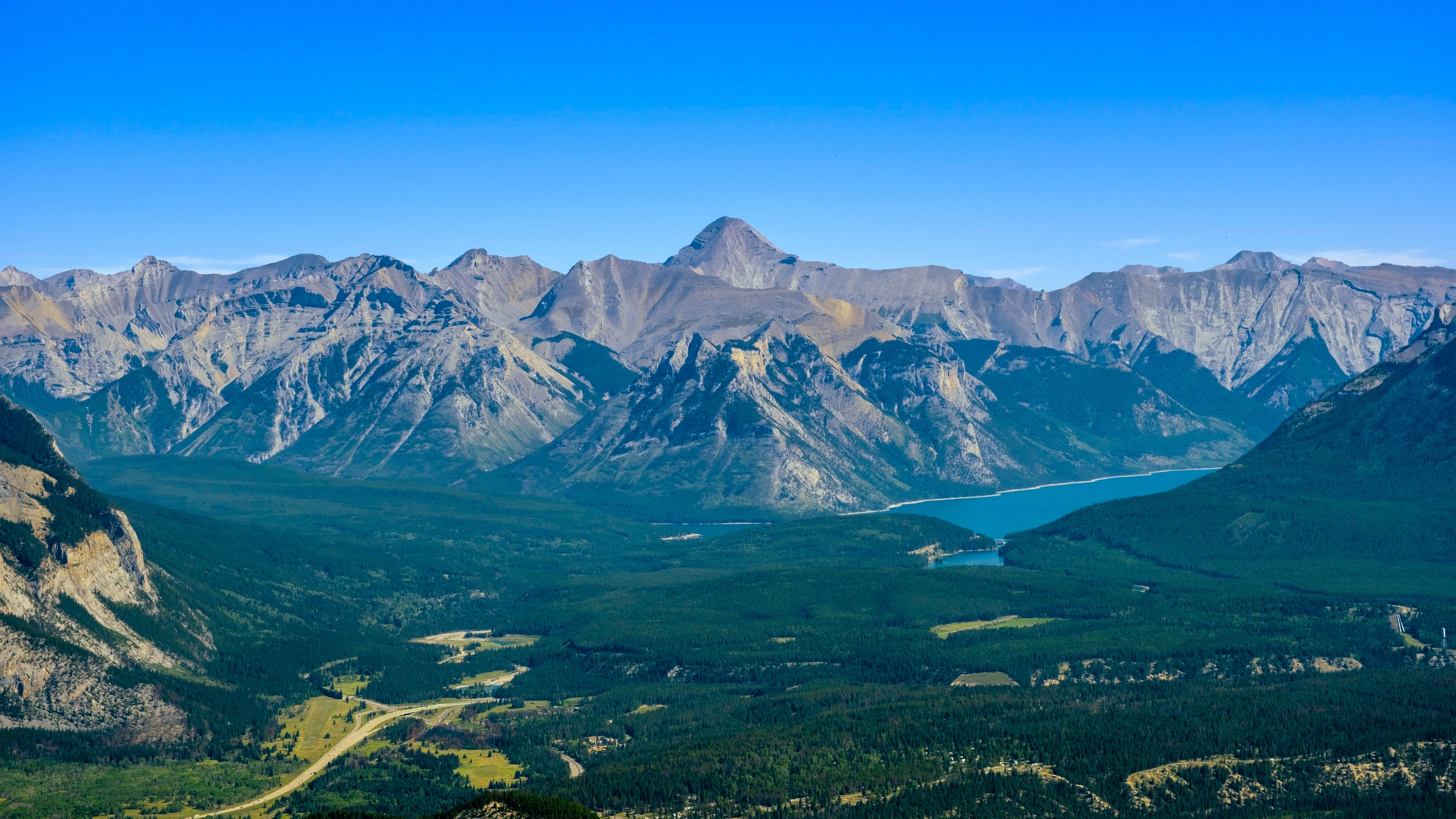 自然 景观 树木 森林 水 湖 山 天空 云 远景 4K壁纸