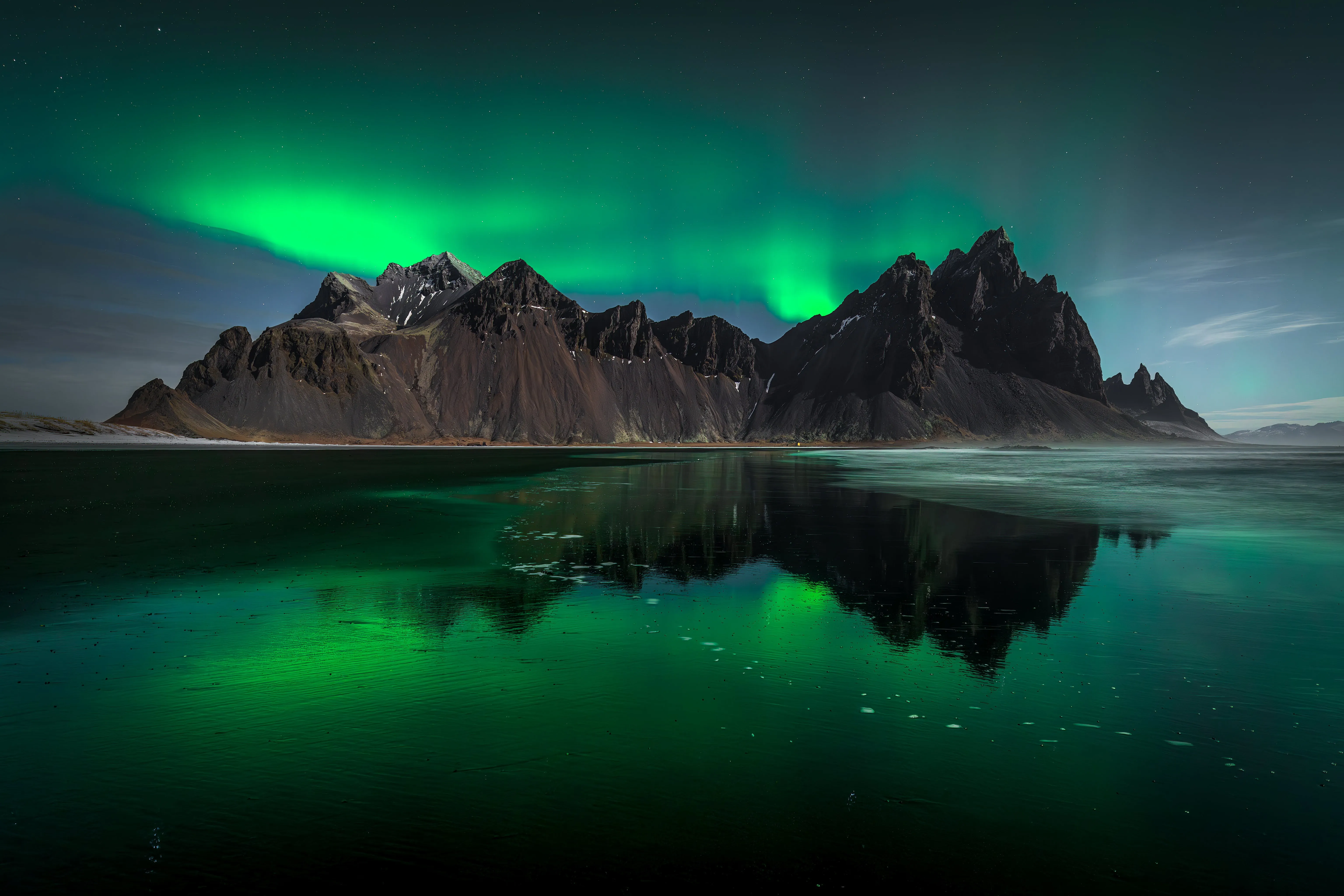 山脉 灯光 极光 自然 4K壁纸