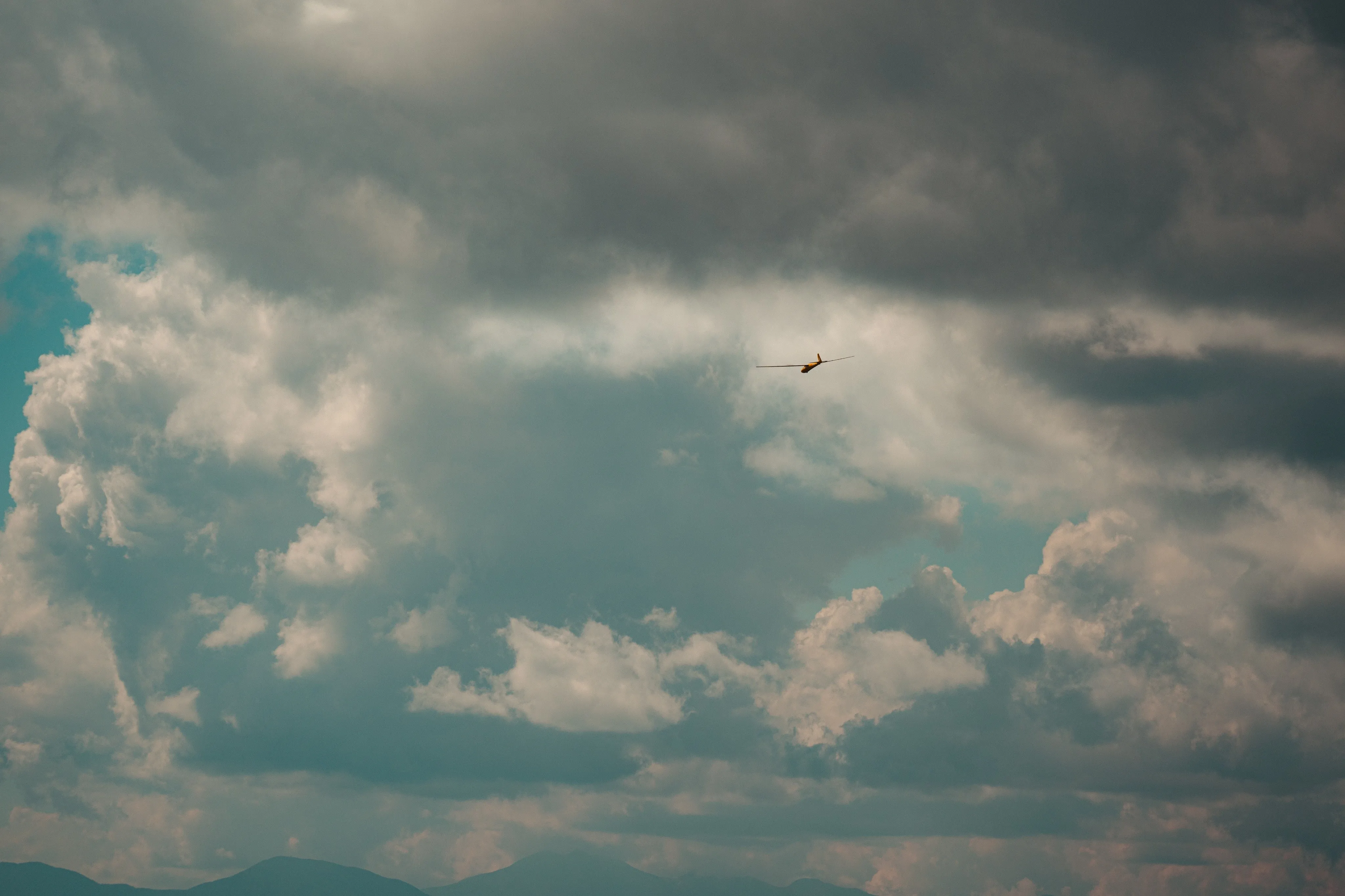 云 飞机 天空 极简主义 飞机 天空 景观 4K壁纸