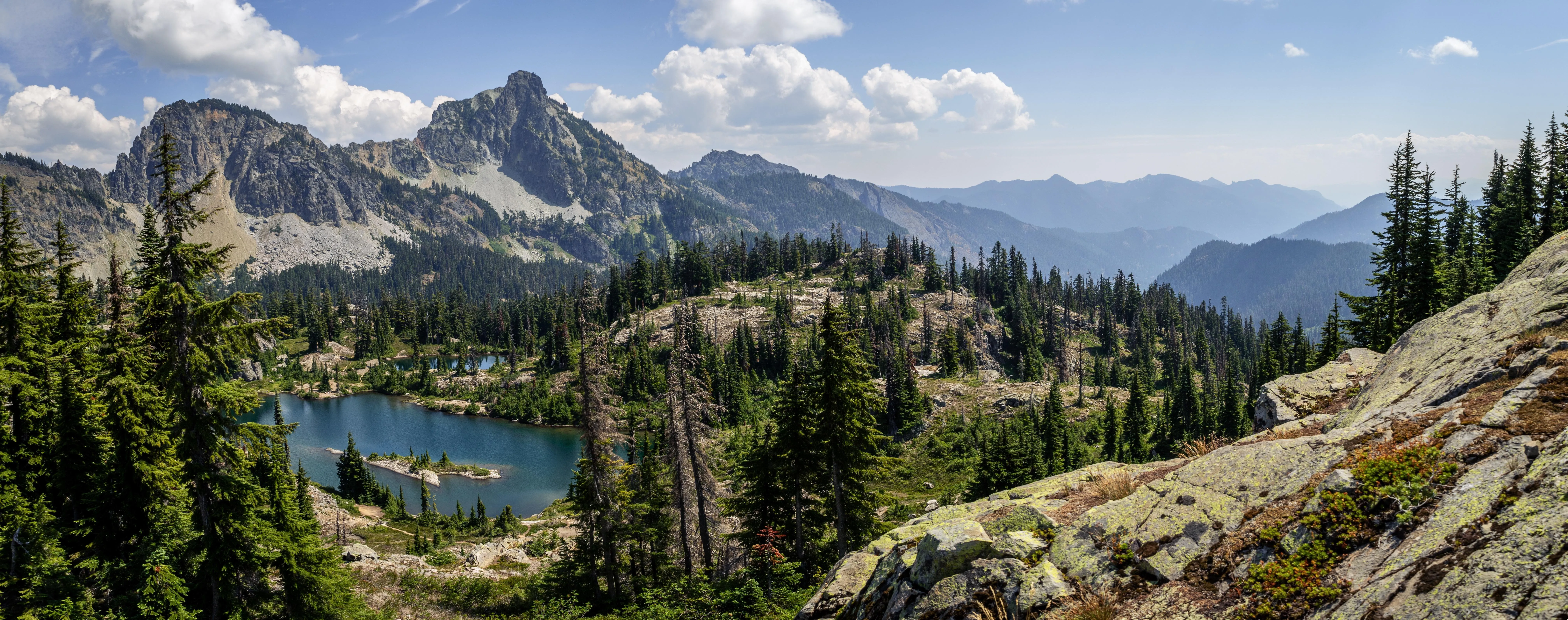 森林 山景 山脉 自然 景观 云 湖泊 悬崖 岩石 8K壁纸