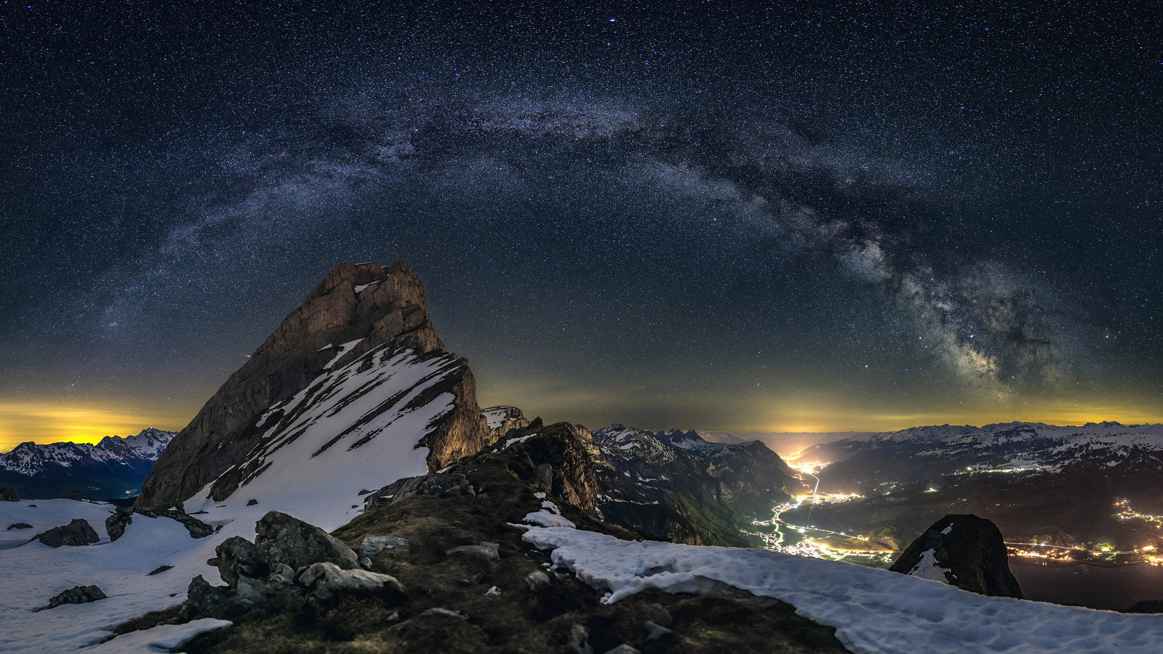岩石 夜晚 雪 星星 繁星之夜 4K壁纸