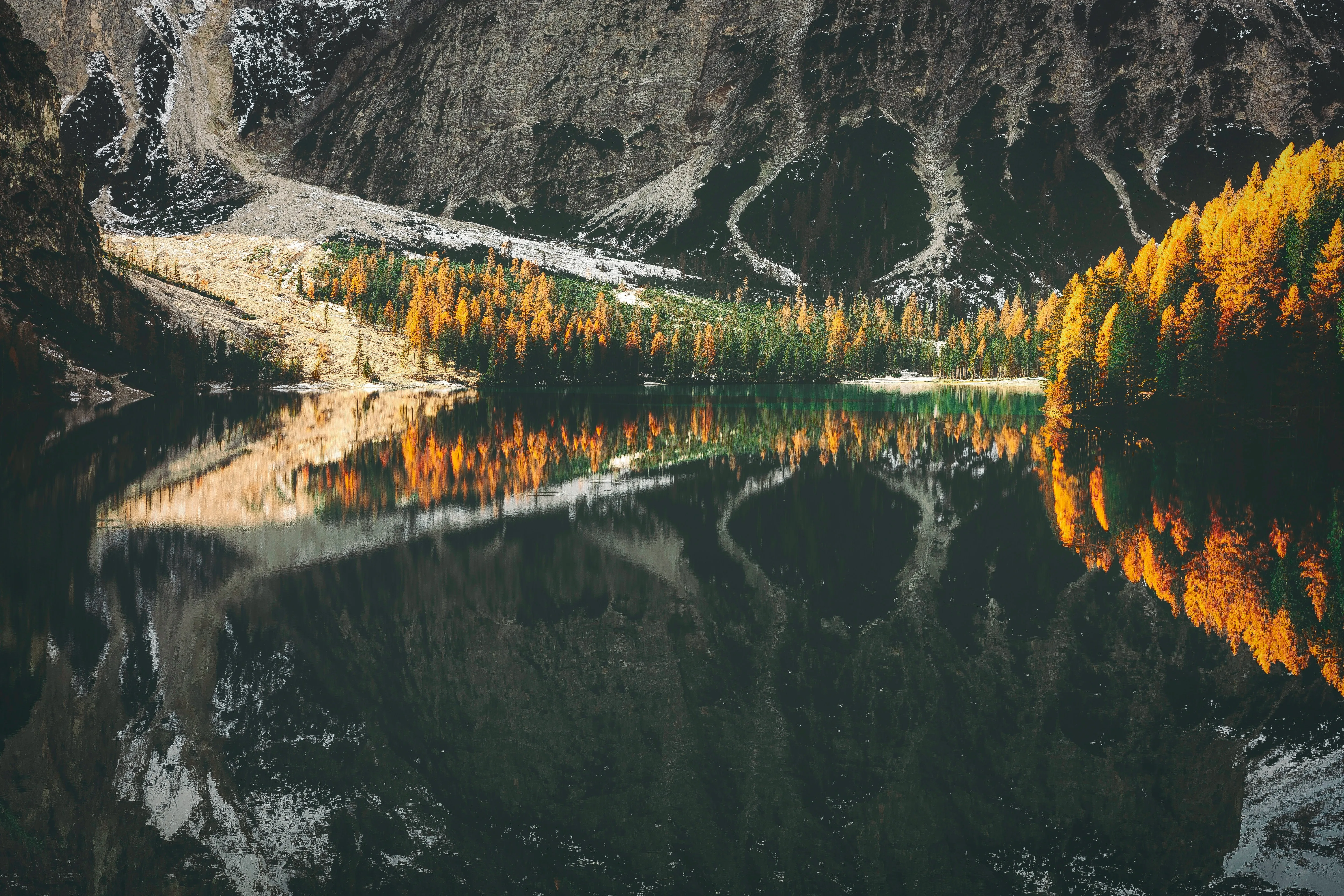 风景 自然 湖泊 水 倒影 森林 树木 山脉 4K壁纸