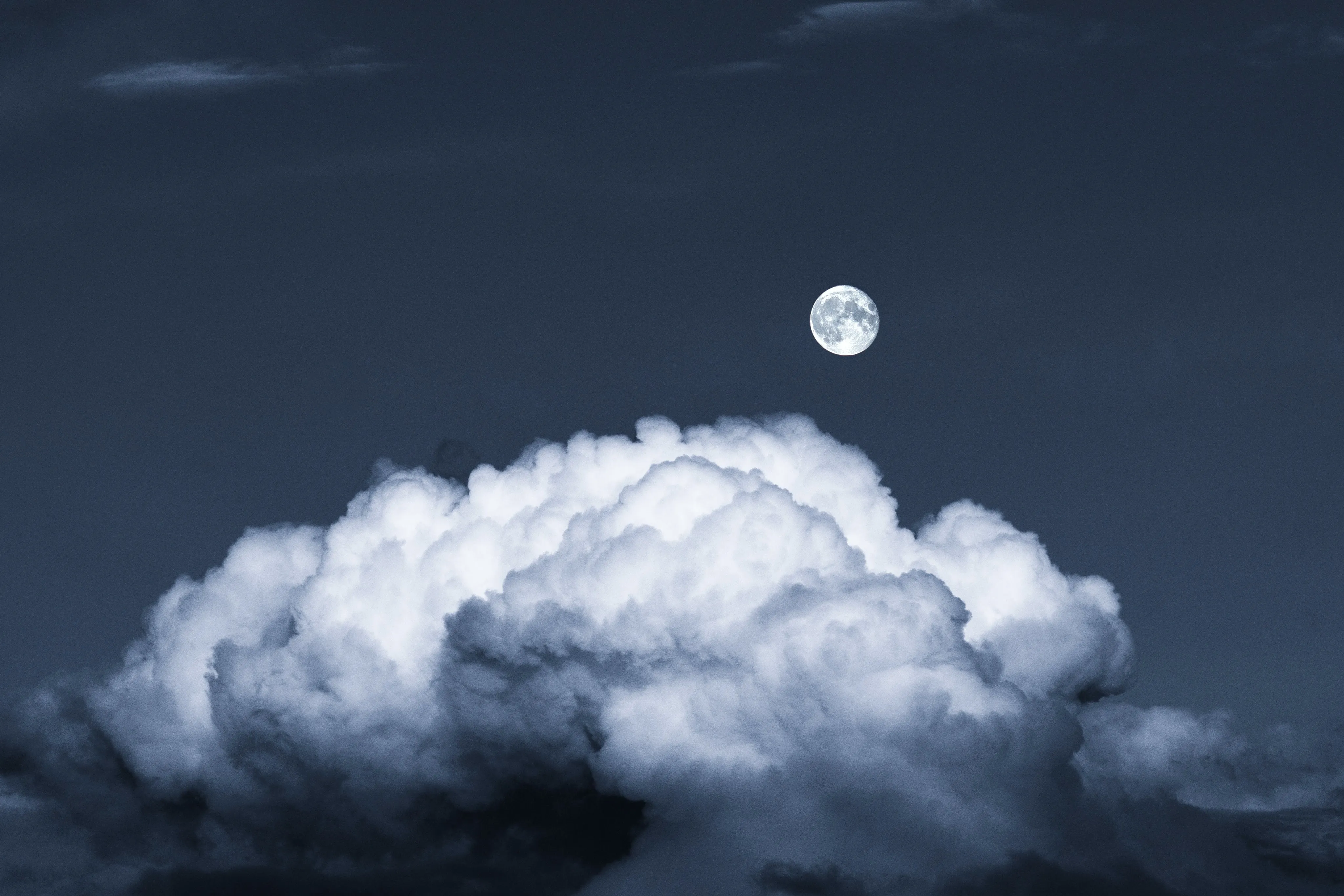 月亮 夜晚 天空 云彩 4K壁纸