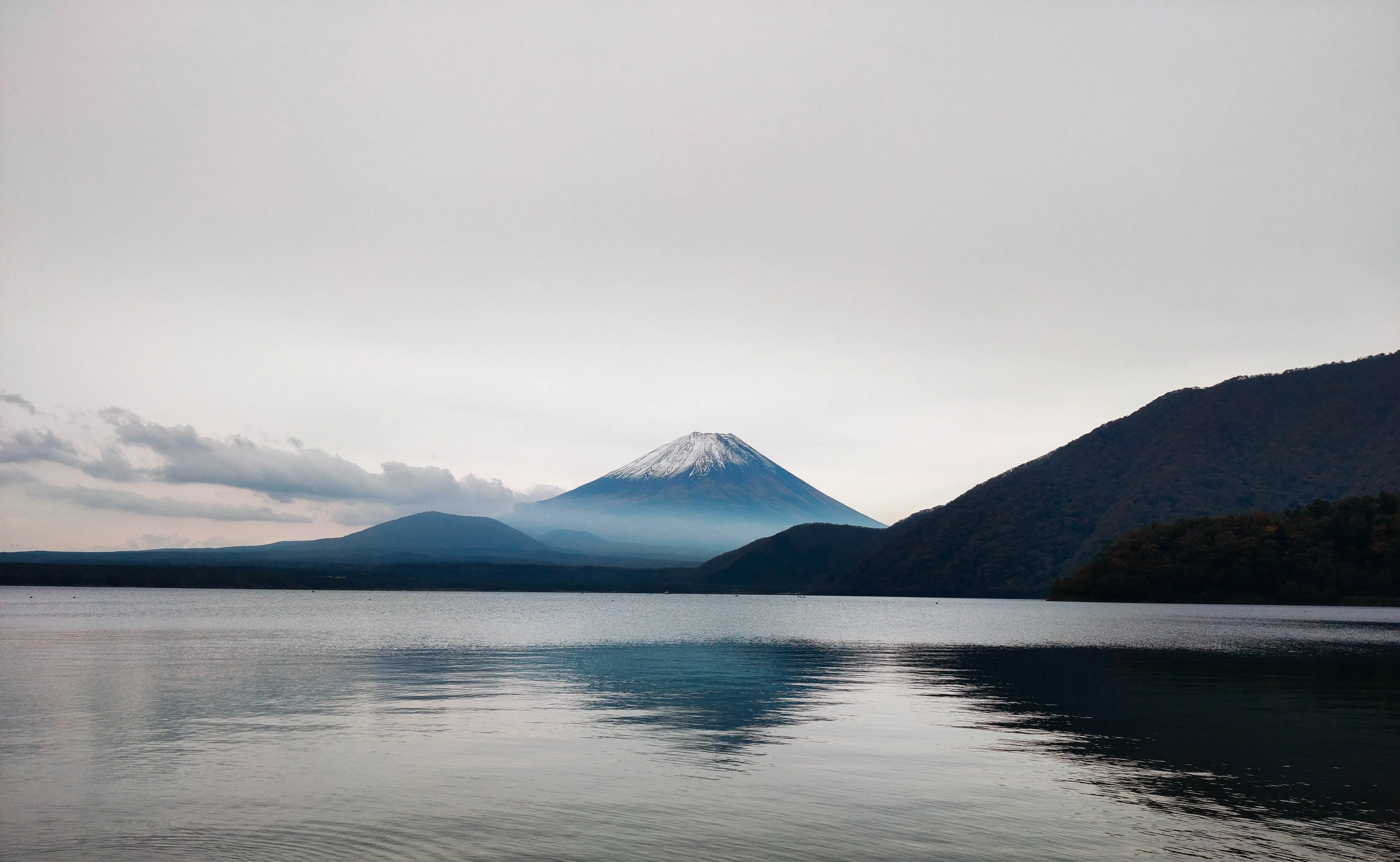 山 雪山 火山 活火山 雪峰 湖 4K壁纸