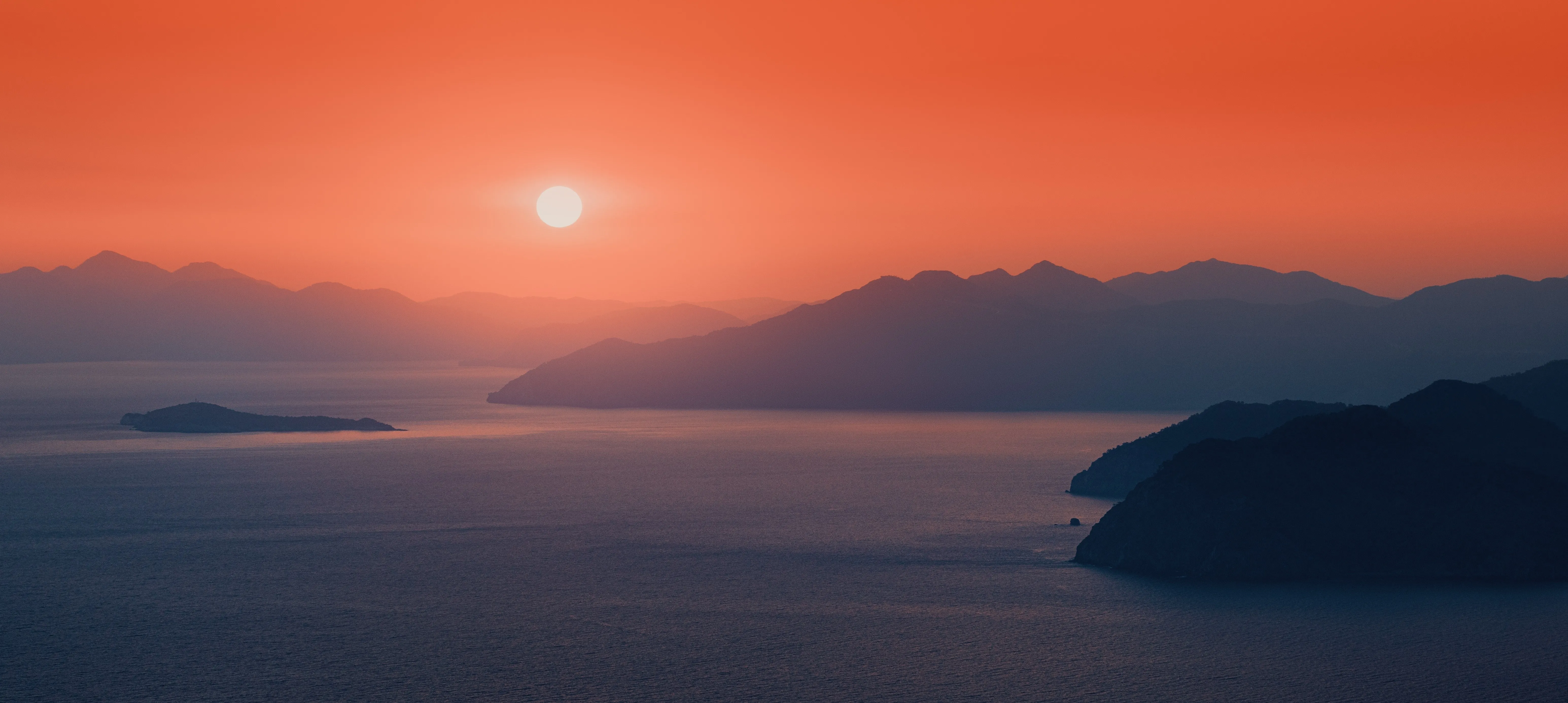 山脉 风景 日落 太阳 傍晚 水 海 灯光 自然 橙色 4K壁纸