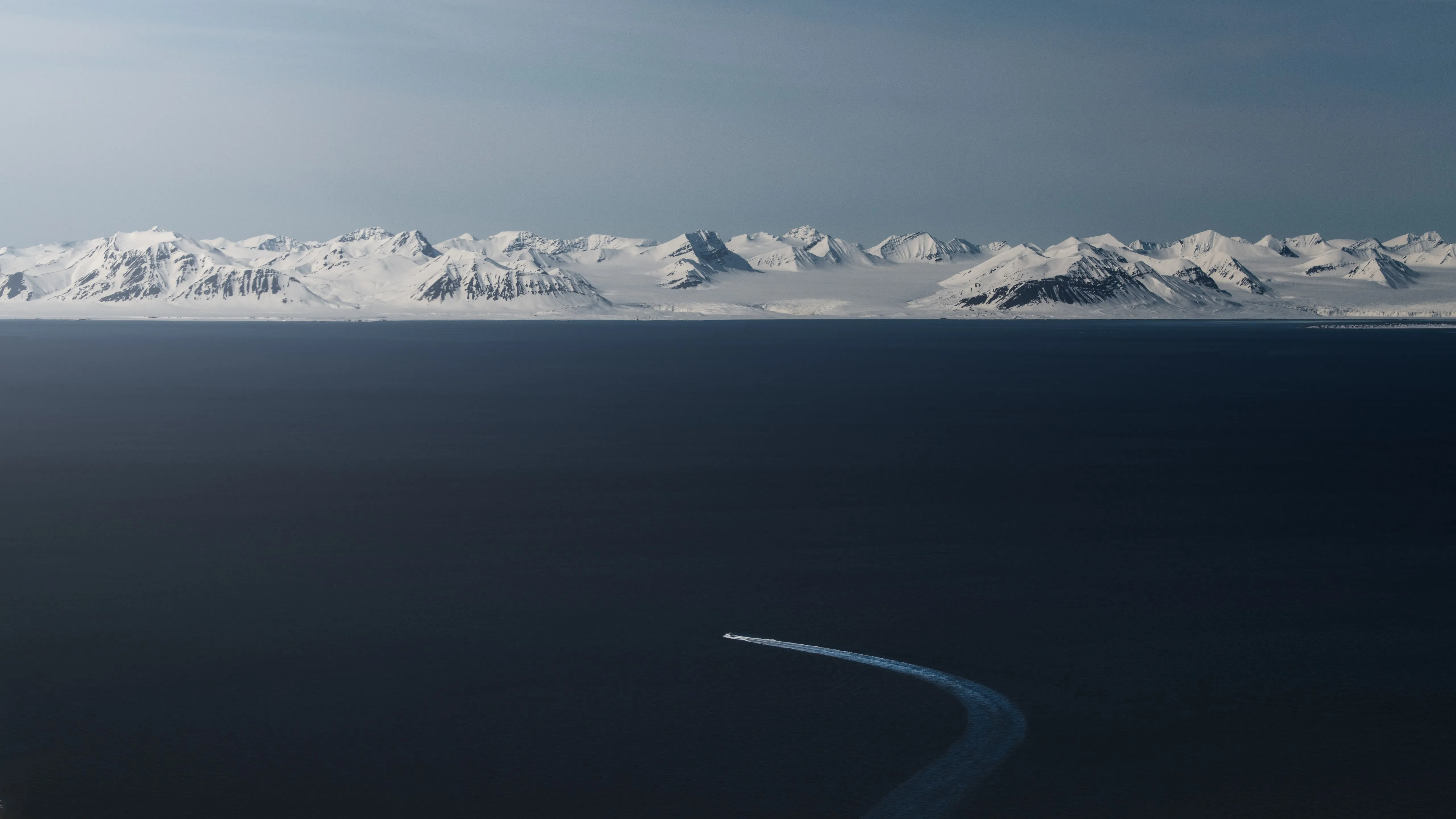 自然 景观 水 山脉 雪 远景 船 云 冰川 4K壁纸