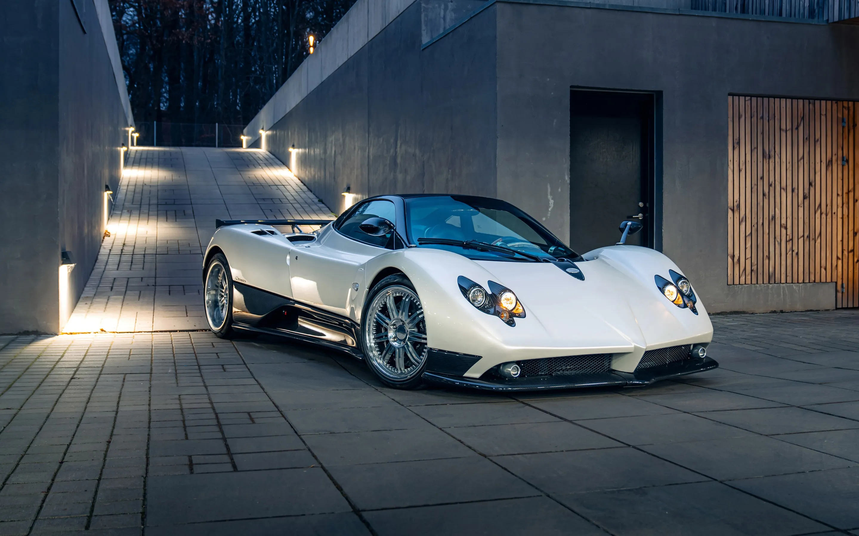 帕加尼 白色 跑车 2K壁纸