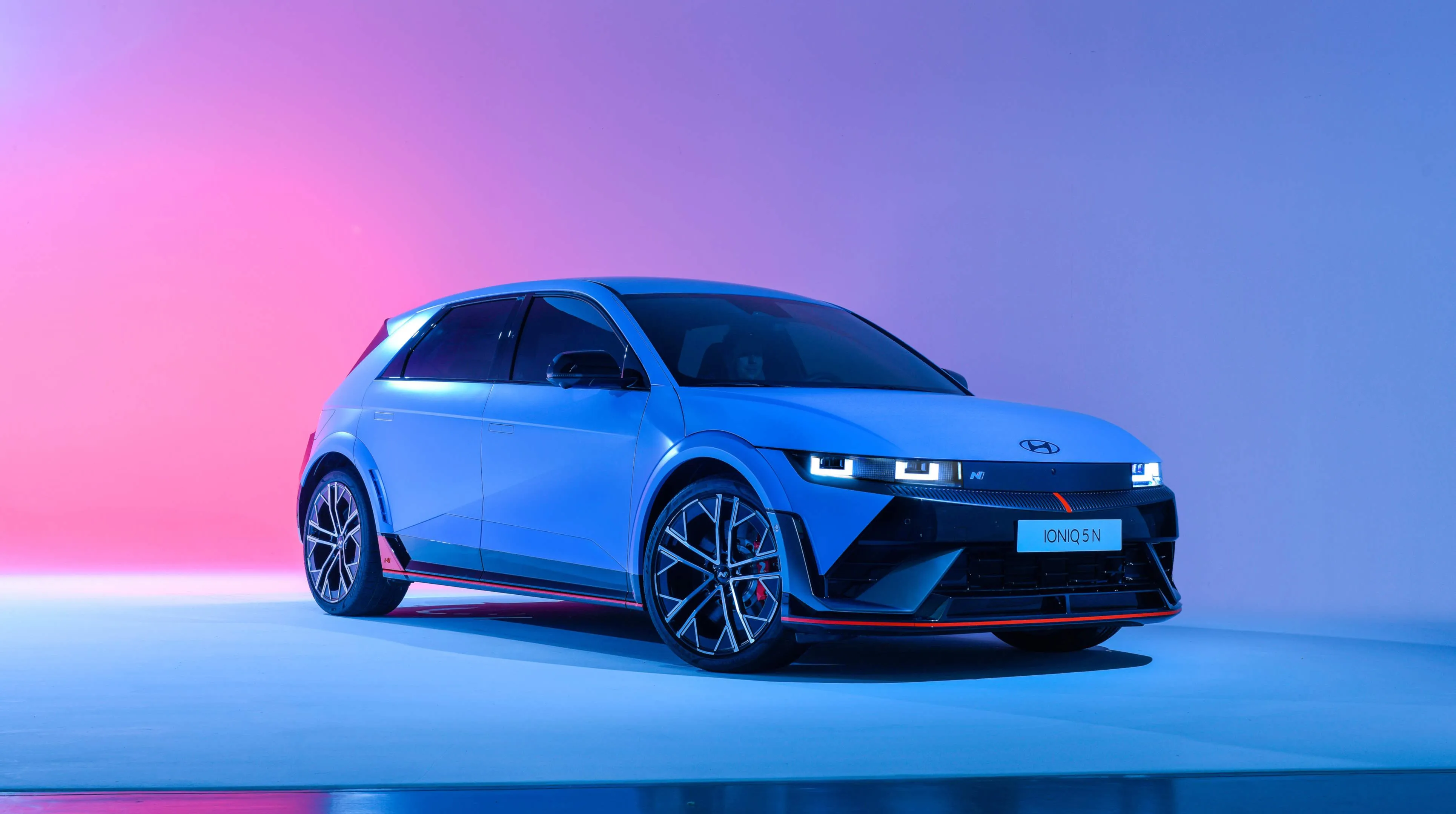 现代 汽车 紫色背景 电动汽车 简单背景 车辆 极简主义 渐变 头灯 电脑壁纸 4K壁纸