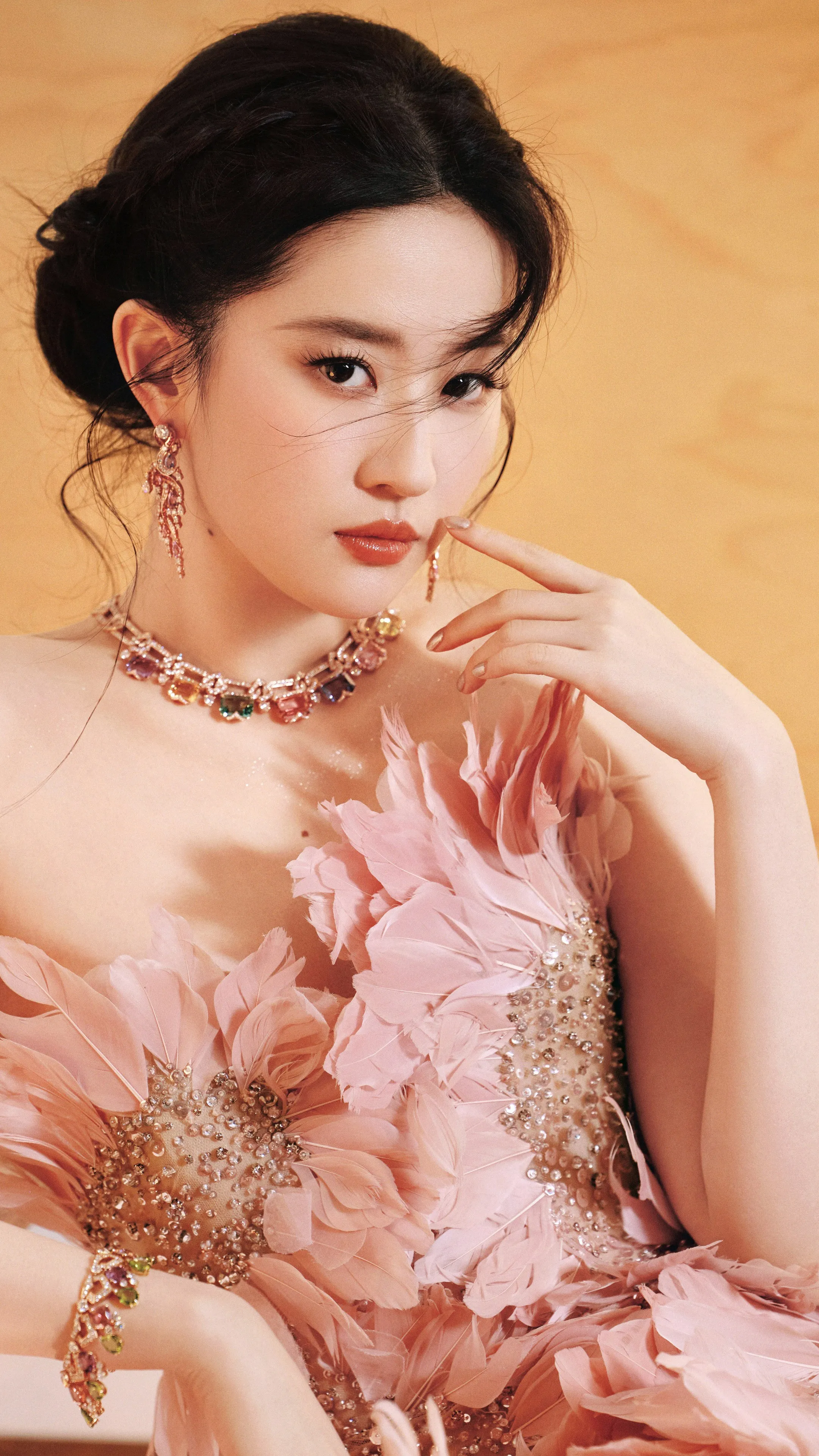 刘亦菲 梦幻粉 羽毛 礼服 4K壁纸 手机壁纸 1080P壁纸