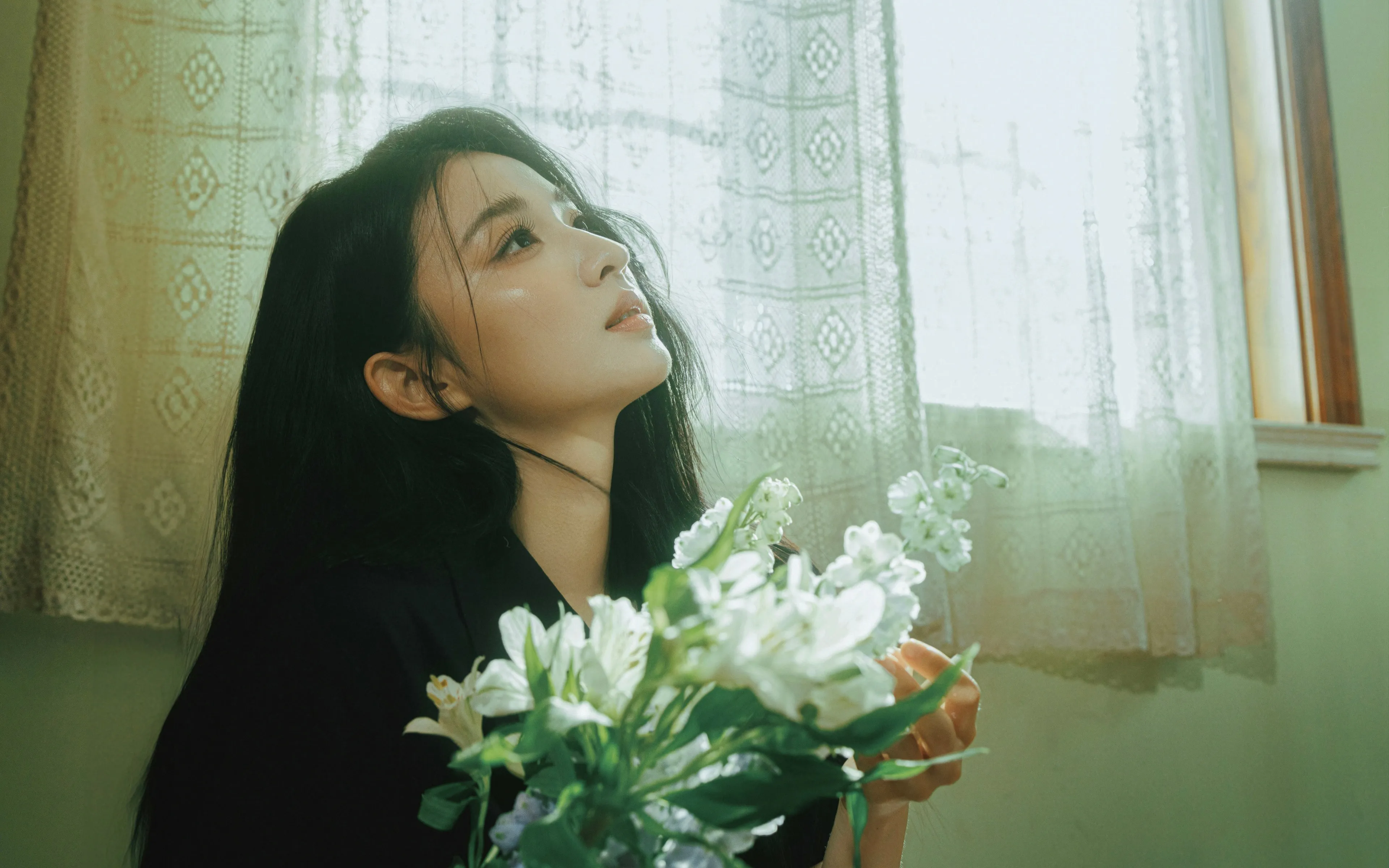王楚然 室内 鲜花 窗 高清 美女 4K 壁纸 4K壁纸