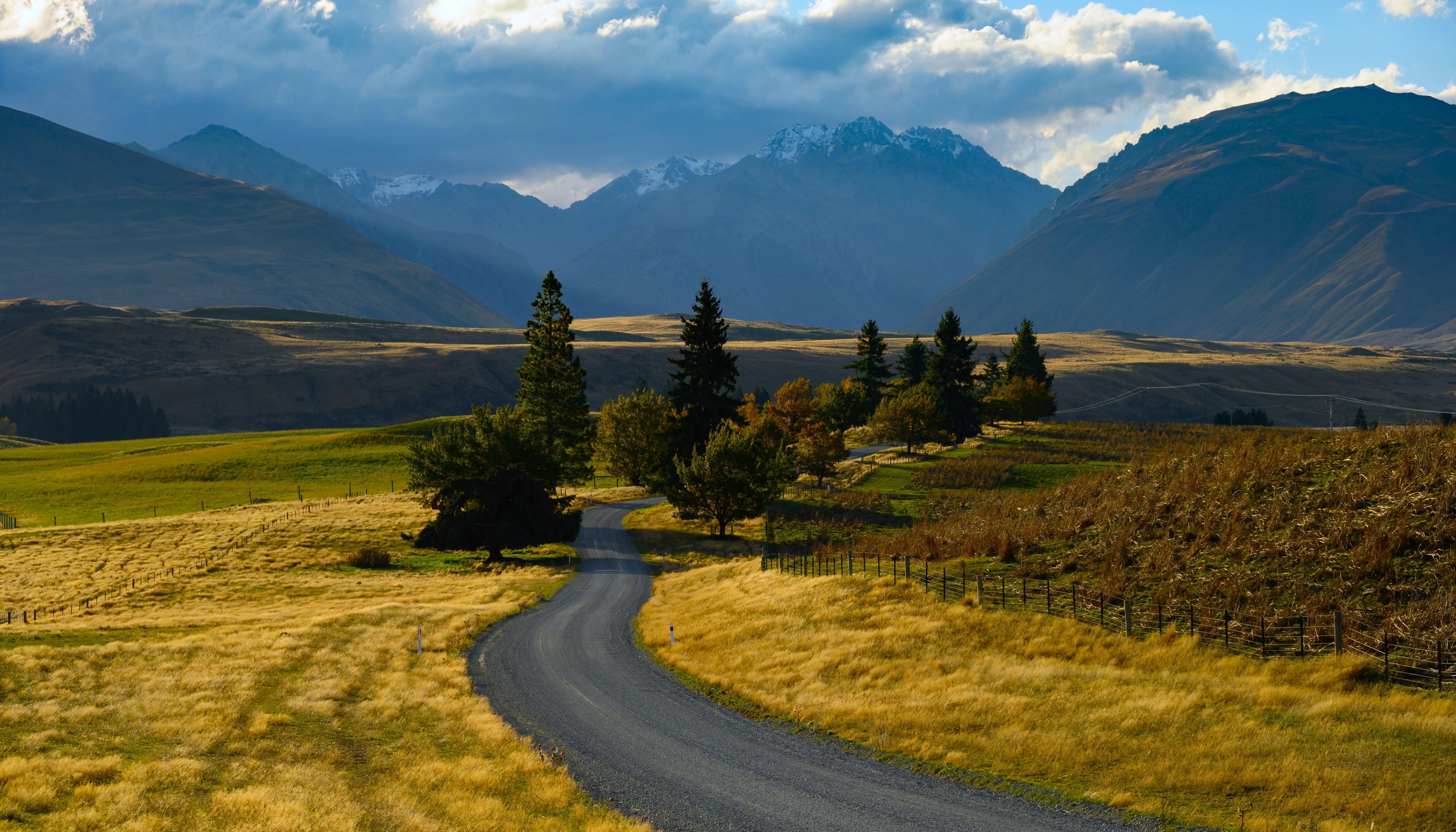 自然 风景 草 云 天空 田野 栅栏 树木 山脉 4K壁纸